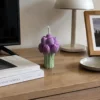 bougie_fleur_violette_sur_table_en_bois Bougie - Bouquet de Tulipes Violettes