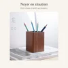 hodoia_pot_crayons_bois_noyer_usage_v1 Pot à crayons en bois - Noyer foncé