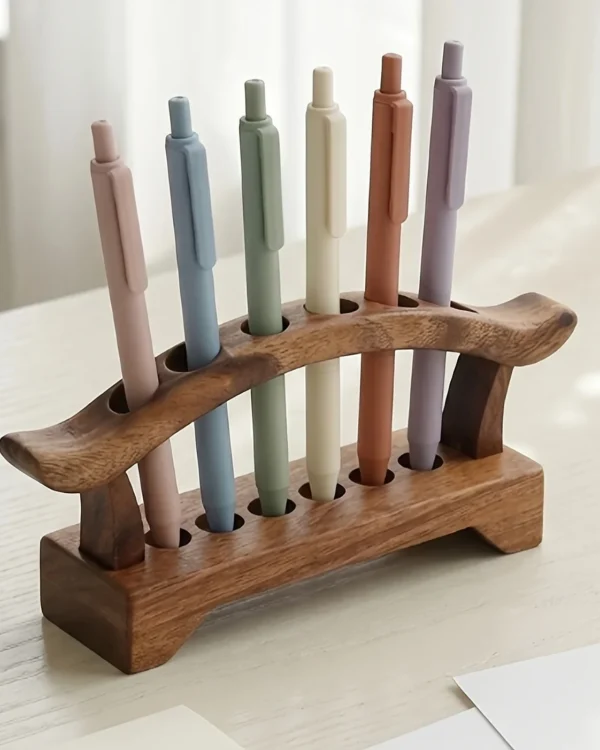 hodoia_presentoir_stylos_noyer_ambiance_crayons_v1 Présentoir à stylos en noyer