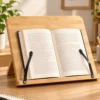 Pupitre de lecture réglable en bois avec livre ouvert