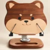 Pupitre de lecture Shiba en bois, vue de face sur fond studio
